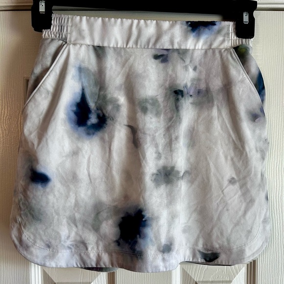 CALIA by Carrie Underwood Pants - Calia White and Blue Tie-Dye Golf Skirt Size XS
